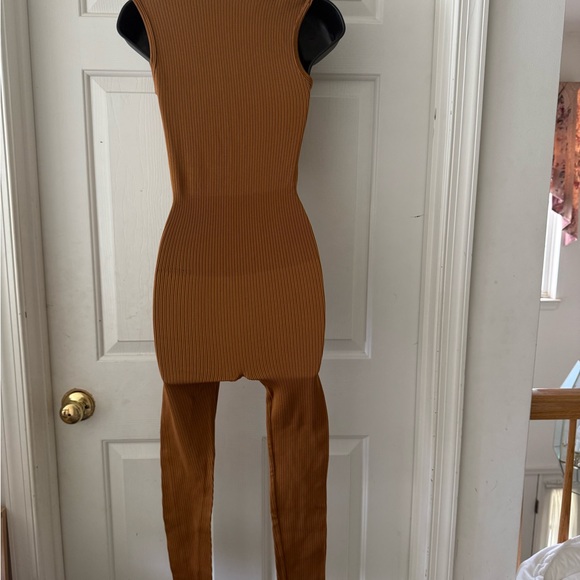 Daisy Tan Ribbed Top - Picture 4 of 5